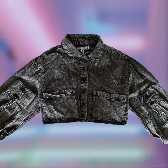 Reformation Tops - NWOT Urban Outfitters Cropped Button-Up